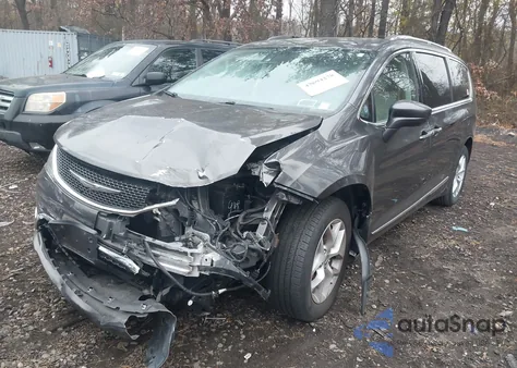 2017 Chrysler Pacifica Touring-L Plus z USA, uszkodzony, nr VIN 2C4RC1EG4HR533397